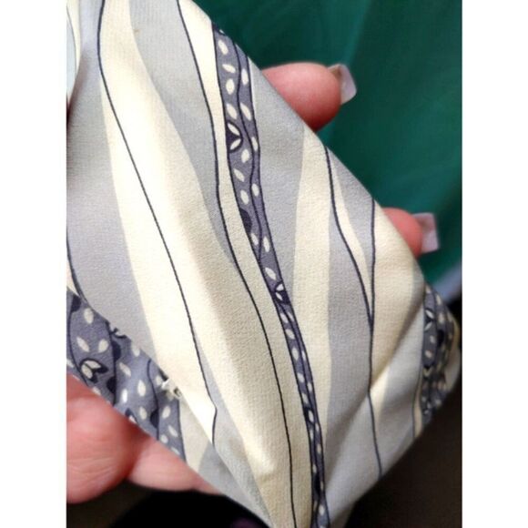 The Morning After Men's 100% Silk Grey/Cream Made In Italy Tie - Picture 2 of 4